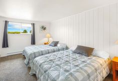 Others 3 Stunning Pacific Views and Cozy Comfort - Charming Coastal Haven