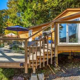 Hotel Interior/Public Areas1Private Dock and Spacious Deck by Tranquil Lake - Charming Escape,华盛顿州飯店