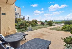 Others 4 Oceanfront Access and Heated Swimming Pool - Charming Coastal Retreat