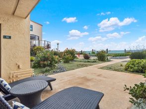 Others 4 Oceanfront Access and Heated Swimming Pool - Charming Coastal Retreat