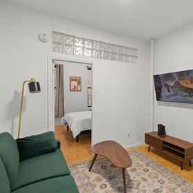 Others1Comfortable Living Area and Fully Equipped Kitchen - Inviting Cozy,史泰登岛公寓