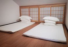 Others 7 Beijing is not also happy at home