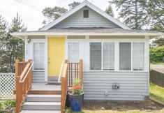 Others 4 Charming Cottage with Beach Access - Stylish Coastal Retreat