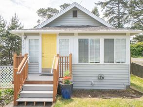 Others 4 Charming Cottage with Beach Access - Stylish Coastal Retreat