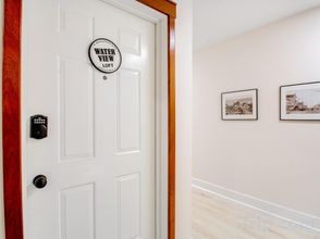 其他 4 Idyllic downtown studio with water views, free WiFi, full kitchen & modern touch