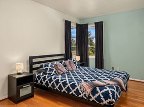 Lainnya 4 Peek-a-Boo Skyline Views and Modern Kitchen - Bright Charming Haven