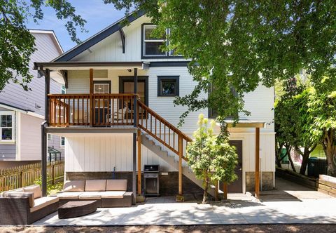 Others Stunning City Views and Cozy Backyard with Grill - Charming Haven