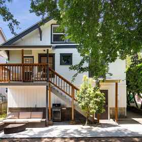 Logo1Stunning City Views and Cozy Backyard with Grill - Charming Haven,金郡公寓