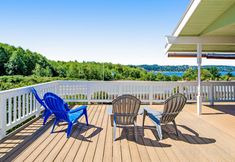 其他 4 Family-Friendly Home with High-Speed WiFi, Water View, W/D, and Enclosed Yard