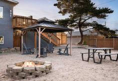 Khác 4 Beachfront Access and Cozy Patio Area - Charming Cottage Haven