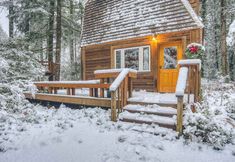 Others 3 Cozy Hot Tub and Scenic Deck - Charming River Escape