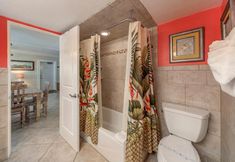 Others 6 Spacious Condo with Pool and Shuffleboard - Charming Beach Retreat