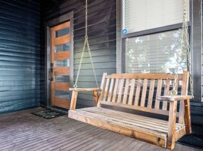 Others 4 Charming Retreat with Hot Tub and Game Room - Inviting Oasis