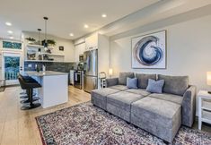 Lainnya 6 Rooftop Patio and Spectacular City Skyline Views - Elegant Urban Haven