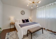 อื่นๆ 4 Hot Tub and Soothing Backyard Garden - Stylish Oasis