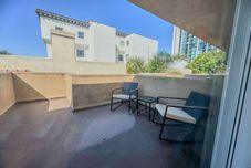 기타 Rooftop Balcony and Cozy Living Space - Stylish Urban Retreat