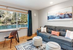 其他 4 Pet Friendly Studio on the Banks of the Deschutes River with Pool and Hot Tub Access!