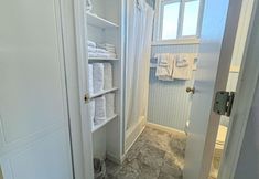 Others 5 Dog-friendly cottage w/ beach access & ocean view from living room