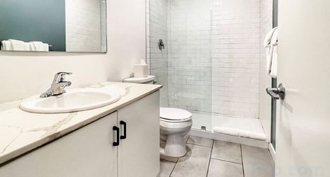 อื่นๆ 2 Contemporary Apartment with Cozy Living Space - Inviting Escape