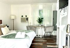 Others 3 Inviting Studio with Shared Pool and BBQ Area - Cozy Getaway