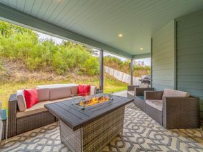 其他 4 Newly built home with hot tub, fire table, game room & gym with Peloton bike