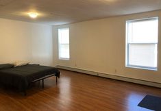 其他 6 Large Apartment Sleeps up to 8 People with Direct NYC Manhattan Train Only 5 Minute Walk Away
