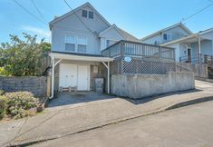 Others 2 Spacious Living with Entertainment Amenities - Gorgeous Coastal Haven