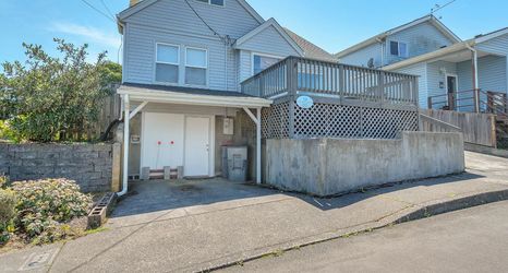 Others 2 Spacious Living with Entertainment Amenities - Gorgeous Coastal Haven