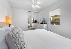 Others 3 Private Backyard and Spacious Living Area - Stunning Coastal Escape