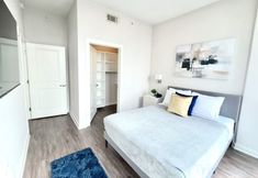 Lainnya 3 Year-Round Pool and Stunning Cityscape Views - Elegant Retreat