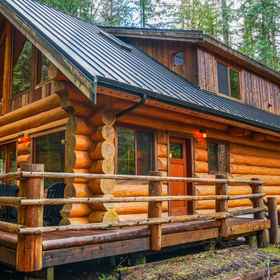 Hotel Exterior 1 Expansive Deck and Modern Kitchen - Unique Mountain Sanctuary, Hotel Whatcom County
