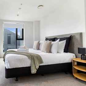 Logo 1 Pool, Gym & Modern 2BR Sky Tower View Zodiak Stays, Campbells Bay Apartments