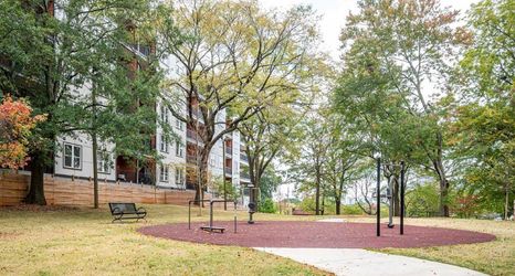 Others 2 New 2B2B with Balcony Downtown