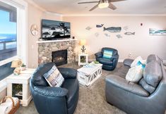 Others 2 Oceanfront Deck and Private Hot Tub - Stunning Coastal Sanctuary