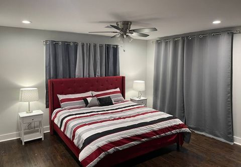 Others Inviting Home with Modern Amenities - Charming Cozy