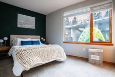 其他 1BR | Modern, Chic, AC | Bellevue | Sophari D