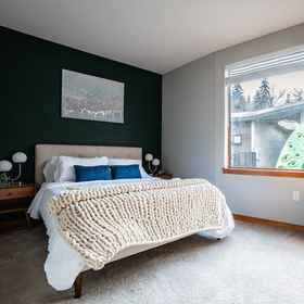 Logo11BR | Modern, Chic, AC | Bellevue | Sophari D,金郡公寓