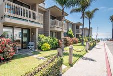 其他 Stunning Ocean Views and Luxurious Amenities - Charming Coastal Retreat