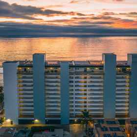 Logo 1 Full Ocean View and Private Juliette Balcony - Stunning Coastal Oasis, San Diego Hotels