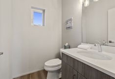 Lain-lain 2 Steps from the Ocean and Vibrant Downtown - Charming Coastal Haven