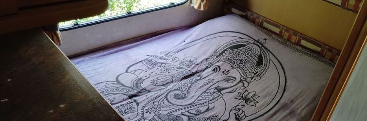 其他 Uljanas caravana for 2 with view of the rescued horses