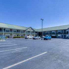 Logo 1 Whirlpool, Fireplace, and Pool Access - Charming Deluxe Retreat, The Island in Pigeon Forge Hotels