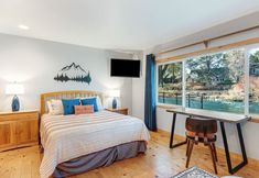 其他 6 Pet Friendly Studio on the Banks of the Deschutes River with Pool and Hot Tub Access!