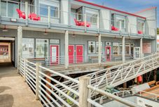 Others Bayfront Studio with Jetted Tub and Fireplace - Charming Coastal Retreat