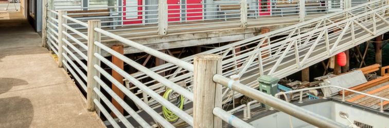 Khác Waterfront Deck and Spa Tub - Cozy Coastal Retreat