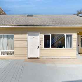 Hotel Exterior 1 Starfish -3, Roads End State Recreation Site Hotels