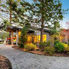 Hotel Exterior 1 RR426A-River View-2 Bedroom Mt Bachelor Condo, Pilot Butte State Park Hotels