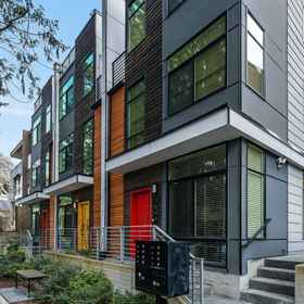 Hotel Exterior 1 Rooftop Patio and Modern Amenities - Stylish Urban Retreat, Hotel Perpustakaan Umum Seattle