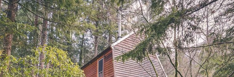 Others Cozy Hot Tub and Scenic Deck - Charming River Escape