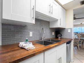 Others 4 Gulfview Balcony and Spacious Living Area - Stunning Beach Haven